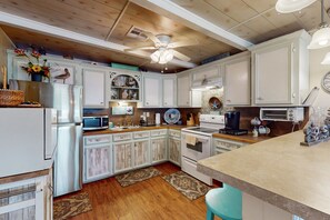 Fridge, microwave, oven, coffee/tea maker