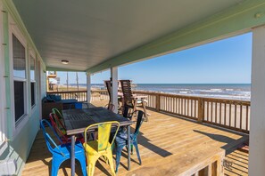 Outdoor dining - Prime | Beachfront | Beach Access | Sleeps 8 (Surfside Beach)