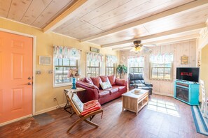 TV - Prime | Beachfront | Beach Access | Sleeps 8 (Surfside Beach)