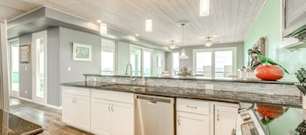Beachfront 4br, Hot Tub, Multiple Deck, Sleeps 16