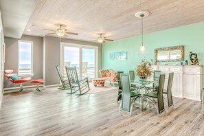 Interior - Private Beachfront 4BR | Spacious | Sleeps 16 (Gilchrist)