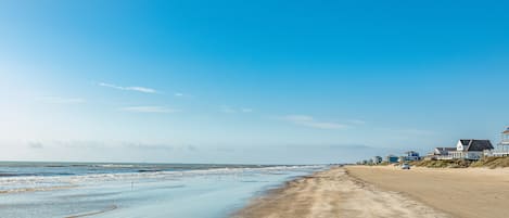 بالقرب من الشاطئ