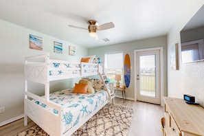 3 bedrooms, desk, iron/ironing board, free WiFi