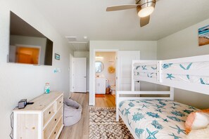 3 bedrooms, desk, iron/ironing board, free WiFi