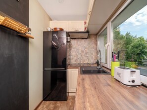 Fridge, oven, stovetop, toaster