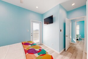 3 bedrooms, desk, free WiFi, bed sheets