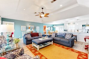 TV - Ocean View 5BR Free Cancellation up to 14 Days l Cozy Home (Crystal Beach)