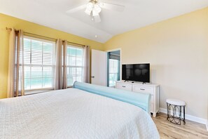 5 bedrooms, desk, free WiFi, bed sheets