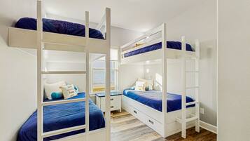 2 bedrooms, desk, free WiFi, bed sheets