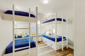2 bedrooms, desk, free WiFi, bed sheets - Haven | Gulf Views | Cargo Lift | Large Deck (Crystal Beach)