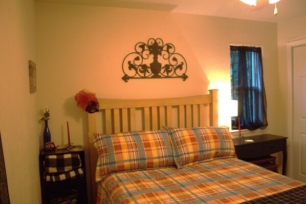 3 habitaciones, escritorio, tabla de planchar con plancha y wifi gratis 