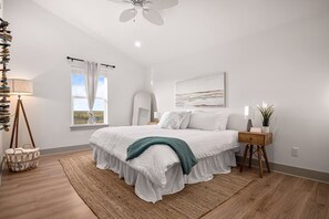 2 bedrooms, desk, free WiFi, bed sheets - Steps to Beach 2BR Free Cancellation up to 14 Days | Hot Tub (Crystal Beach)