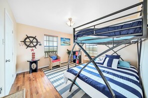 2 bedrooms, desk, iron/ironing board, free WiFi