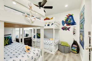 3 bedrooms, desk, iron/ironing board, free WiFi