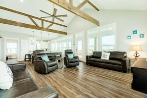 Fernseher, Tischtennisplatte