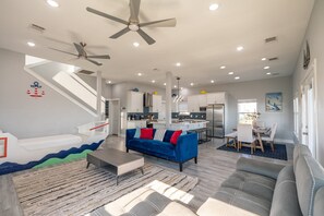 TV - Luxury | Beachfront | Family Fun | Sleeps 22 (Surfside Beach)