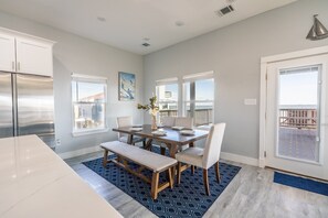 Dining - Luxury | Beachfront | Family Fun | Sleeps 22 (Surfside Beach)