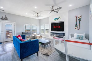 TV - Luxury | Beachfront | Family Fun | Sleeps 22 (Surfside Beach)
