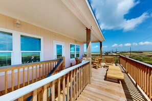 Terrace/patio - Escape | Bay Views | Family Retreat | Dog Friendly (Gilchrist)