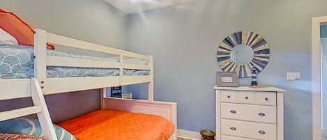 4 bedrooms, desk, free WiFi, bed sheets