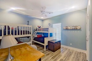 4 bedrooms, desk, free WiFi, bed sheets