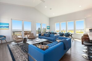 TV - Luxury | Stunning Gulf Views | Pool | Elevator (Crystal Beach)