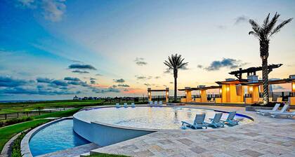 Luxury | Stunning Gulf Views | Pool | Elevator