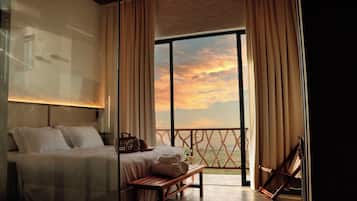 Casa luxo, 2 quartos, sacada, vista para o mar | Ferros/tábuas de passar roupa, Wi-Fi de cortesia