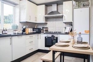 Microonde, forno, piano cottura, lavastoviglie