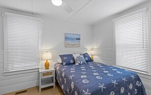 3 slaapkamers, een strijkplank/strijkijzer, gratis wifi, beddengoed