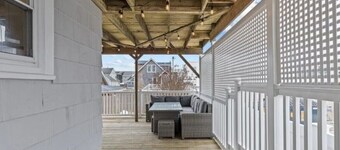 Normandy Beach Retreat! Cozy 3BR Apartment, Just Steps from the Sand