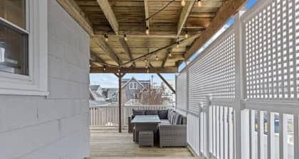 Normandy Beach Retreat! Cozy 3BR Apartment, Just Steps from the Sand