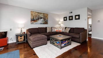 Smart TV, fireplace, stereo