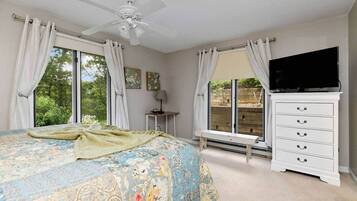 3 slaapkamers, een strijkplank/strijkijzer, gratis wifi, beddengoed