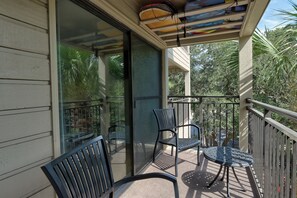 Property grounds - Only 99 Dollars! Fall Getaway Special! Cozy 1BR steps from beach (Hilton Head Island)