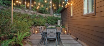 Forest Hollow-Escape to Nature in Wine Country-McMinnville-Fire Pit-Dog Friendly