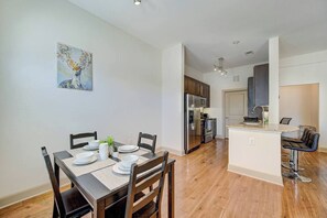 Dining - Cozy 1BR Houston Apt near NRG & Med Center, Gym, Pet-Friendly. (Houston)