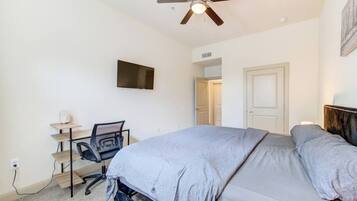 1 soverom, strykejern/-brett, wi-fi og sengetøy