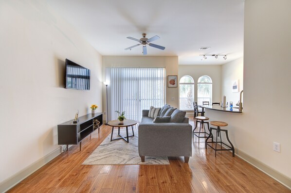 TV - Spacious Houston Apartment, Gym, AC, Free Parking, Pet-Friendly (Houston)