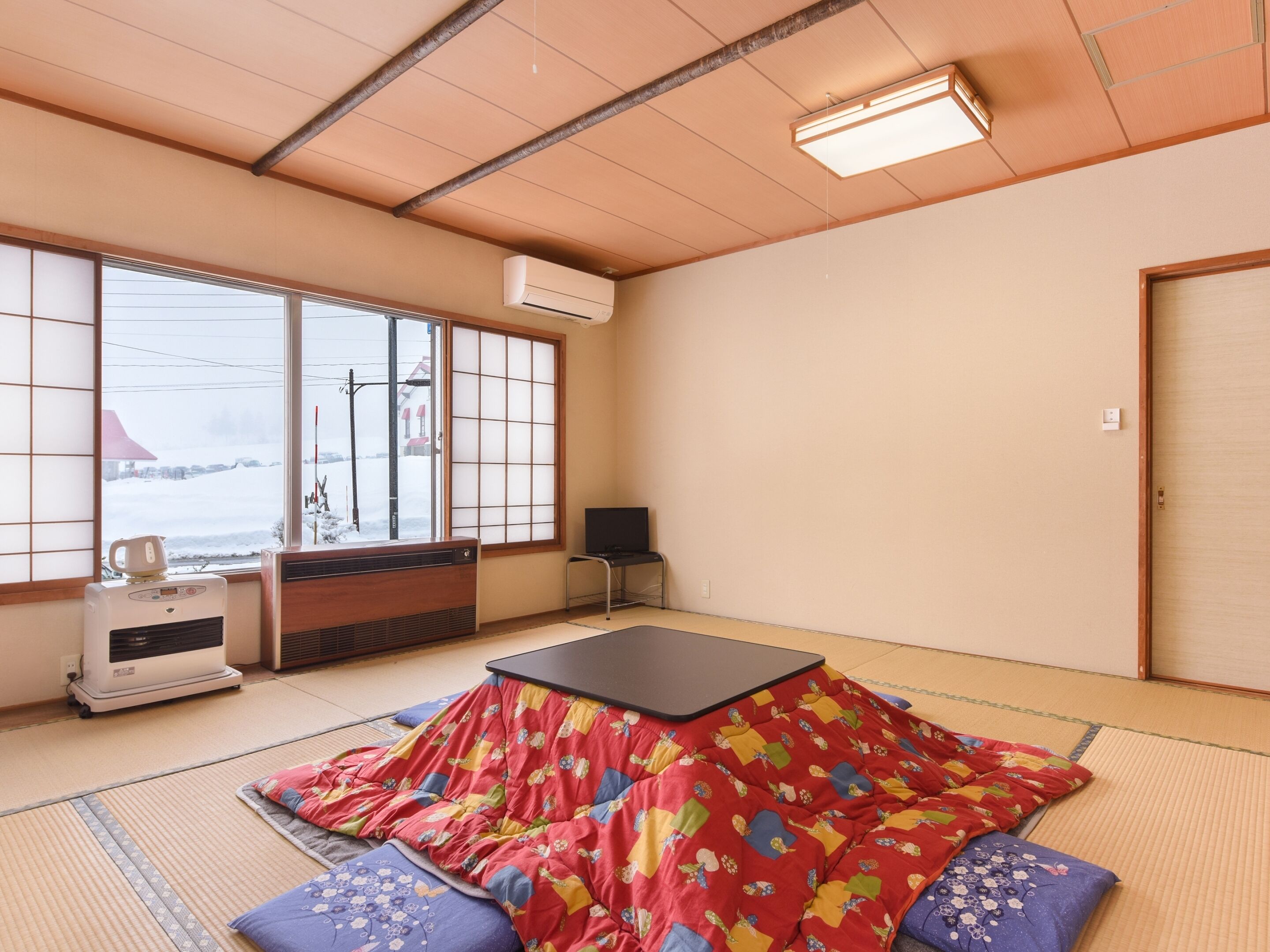 Perhehuone, tupakointi kielletty | Työpöytä, ilmainen Wi-Fi, vuodevaatteet