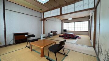 Superior Room, Non Smoking | Desk, free WiFi, bed sheets