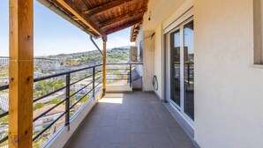 Unclassified image, 3 of 39, button - Hillside Apartment Gjirokast r 2 2BR With Balcony (Gjirokastër)
