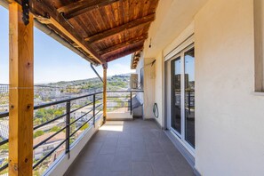 House, Smoking | 2 bedrooms - Hillside Apartment Gjirokast r 2 2BR With Balcony (Gjirokastër)