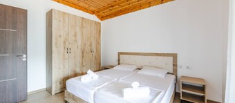 Hillside Apartment Gjirokast r 2 2BR With Balcony