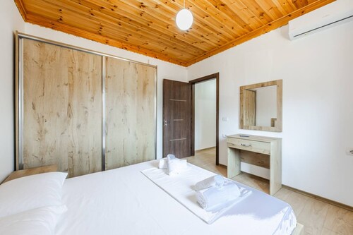 Hillside Apartment Gjirokast r 2