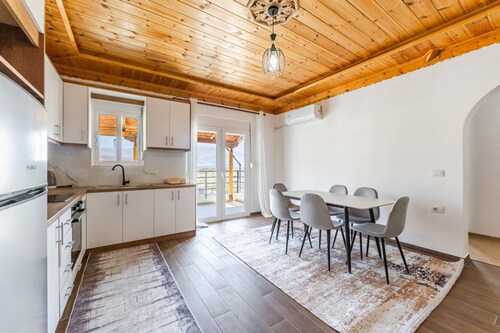 Hillside Apartment Gjirokast r 2