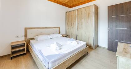 Hillside Apartment Gjirokast r 2