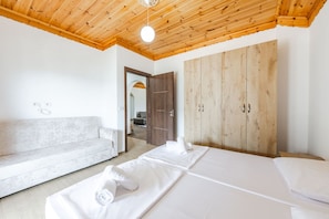 House | 2 bedrooms - Hillside Apartment Gjirokast r 2 2BR With Balcony (Gjirokastër)