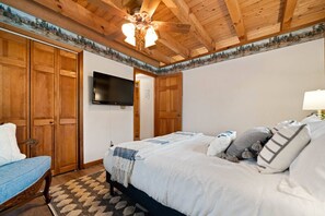 4 bedrooms, desk, iron/ironing board, free WiFi