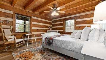 4 bedrooms, desk, iron/ironing board, free WiFi